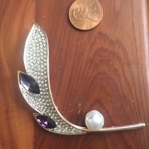 Light Gold toned crystal pin